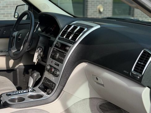 Used 2011 GMC Acadia SLE FWD image 9