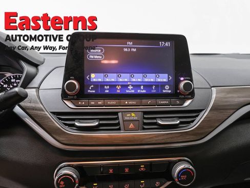 Used 2024 Nissan Altima 2.5 SV FWD image 12