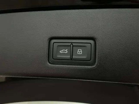 Used 2024 Audi Q4 e-tron Premium Plus w/ Premium Plus image 8