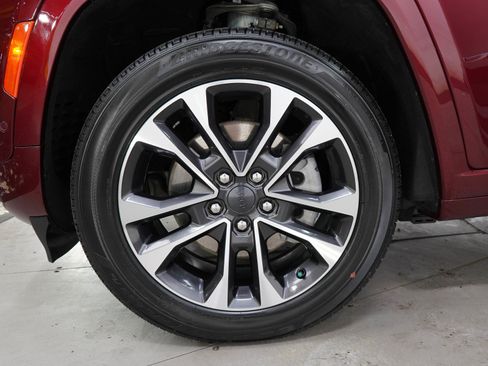 Used 2023 Jeep Grand Cherokee Overland w/ Luxury Tech Group IV AWD/4WD image 31