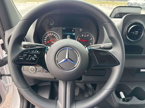 Used 2025 Mercedes-Benz Sprinter 2500 image 10