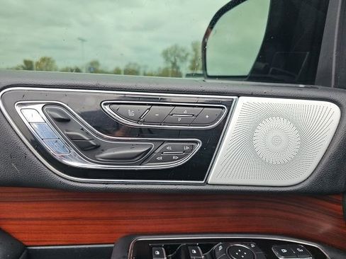 Used 2021 Lincoln Navigator Reserve image 40