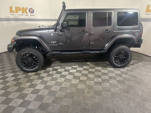 Used 2016 Jeep Wrangler Unlimited Sahara w/ Dual Top Group image 9