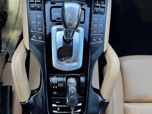 Used 2017 Porsche Cayenne Platinum Edition w/ Premium Package (PJV) image 37