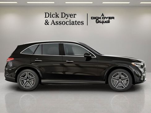 Used 2026 Mercedes-Benz GLC 300 image 4
