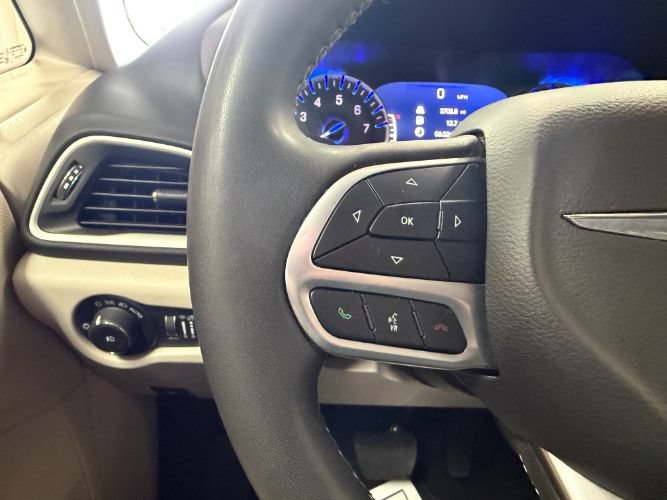 Used 2024 Chrysler Pacifica Touring-L FWD image 22