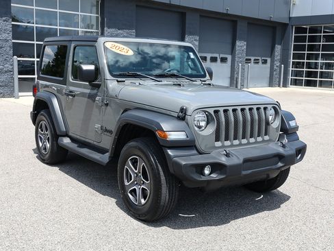 Used 2023 Jeep Wrangler Sport AWD/4WD image 9