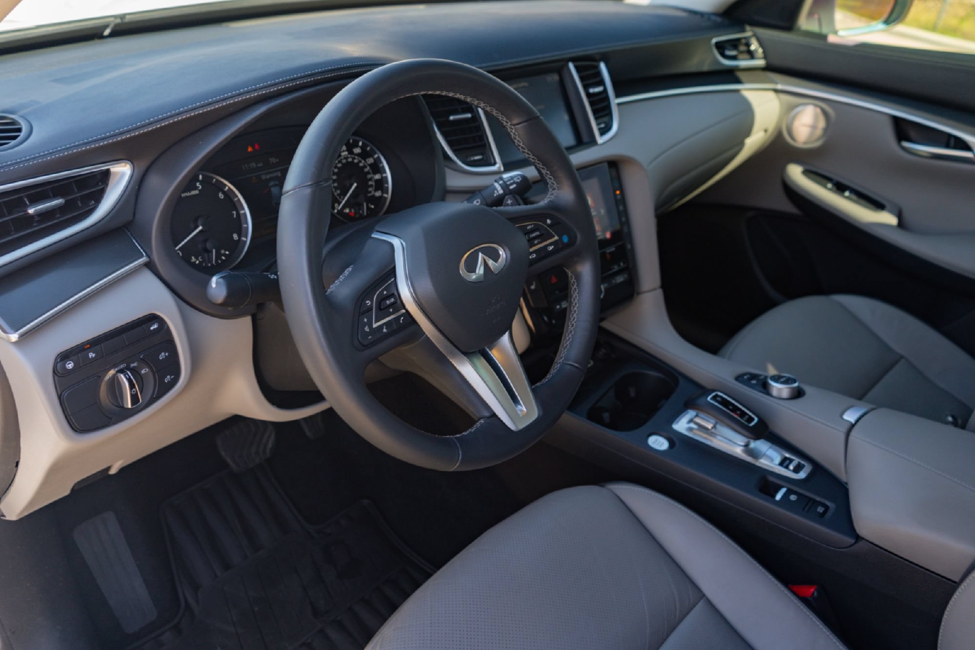 Certified 2025 INFINITI QX50 Luxe AWD/4WD image 8