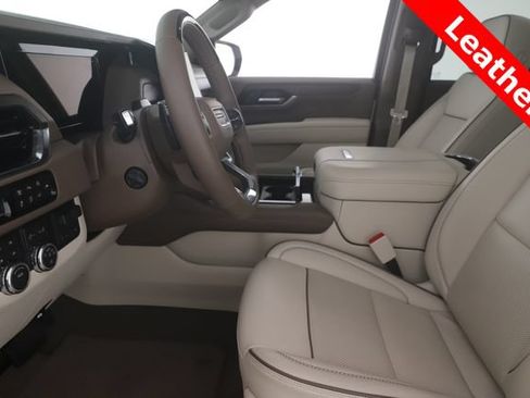Used 2026 GMC Yukon Denali w/ Advanced Technology Package AWD/4WD image 16
