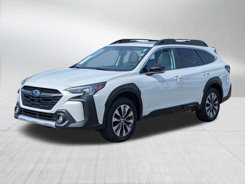 Used 2025 Subaru Outback Limited AWD/4WD image 3