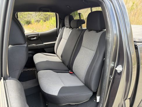 Used 2022 Toyota Tacoma TRD Sport image 20