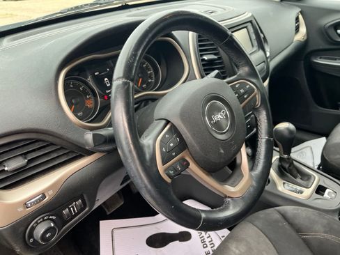 Used 2015 Jeep Cherokee Latitude FWD image 26