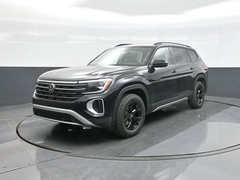New 2026 Volkswagen Atlas Peak Edition AWD/4WD image 3