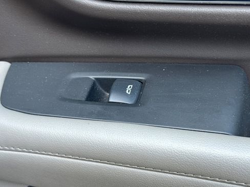 Used 2024 Chevrolet Suburban LT image 24