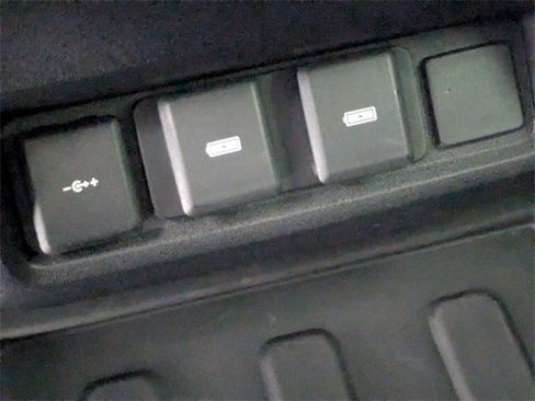 Used 2023 Land Rover Discovery S image 26