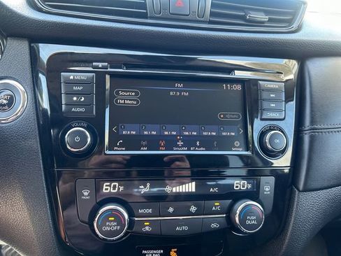 Used 2018 Nissan Rogue SL AWD/4WD image 19