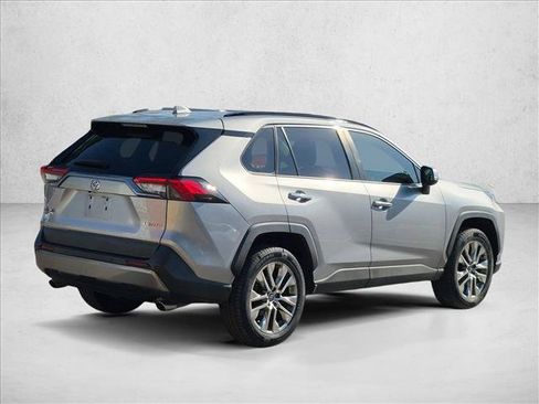 Used 2020 Toyota RAV4 Limited FWD image 5