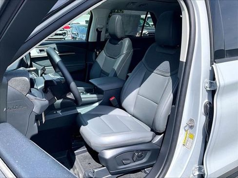 New 2026 Ford Explorer Active w/ Active Comfort Package AWD/4WD image 10