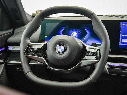 Used 2025 BMW 530i w/ Premium Package image 13