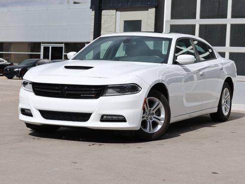 Used 2022 Dodge Charger SXT w/ Driver Convenience Group RWD image 3