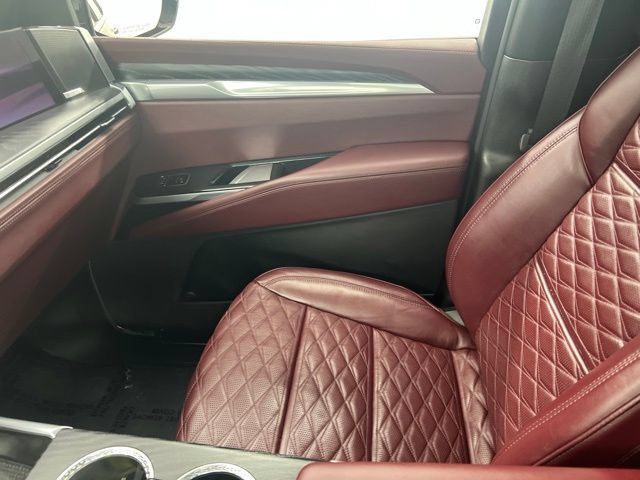 Used 2026 Cadillac Escalade Luxury w/ LPO, Floor Liner Package AWD/4WD image 18