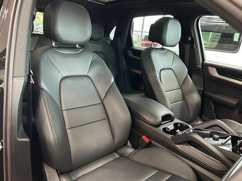 Used 2025 Porsche Cayenne AWD/4WD image 13