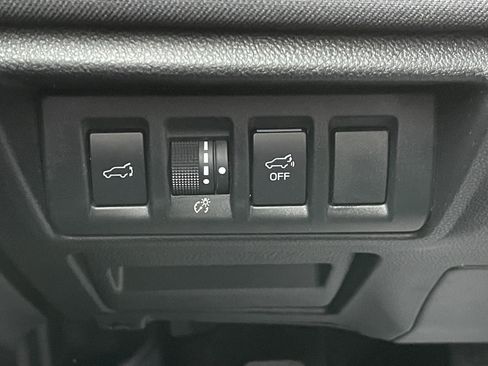 Used 2025 Subaru Outback Premium w/ Popular Package #1A image 28