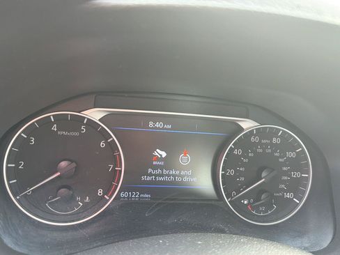 Used 2024 Nissan Altima 2.5 SV FWD image 6