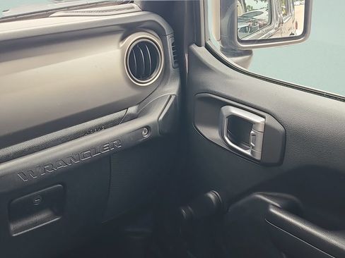 Used 2021 Jeep Wrangler Unlimited Sport AWD/4WD image 18