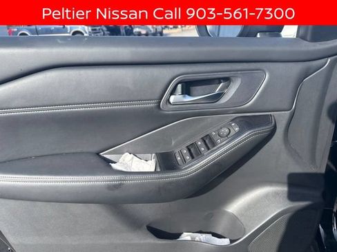 Certified 2024 Nissan Rogue SV w/ SV Premium Package FWD image 11