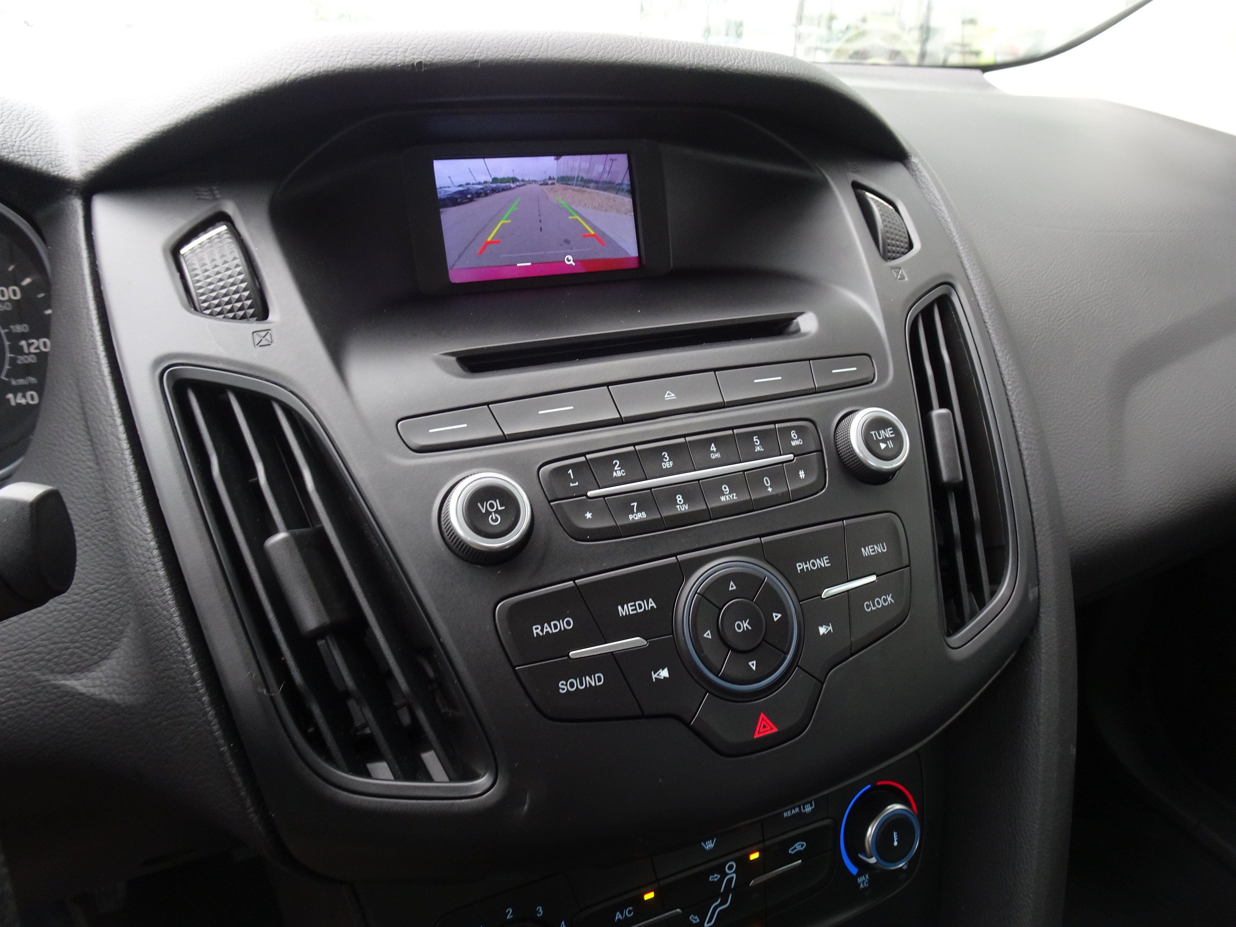 Used 2016 Ford Focus SE FWD image 18