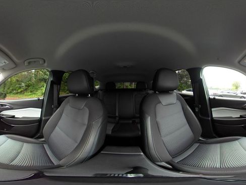 Used 2025 Chevrolet Trax LT FWD image 43