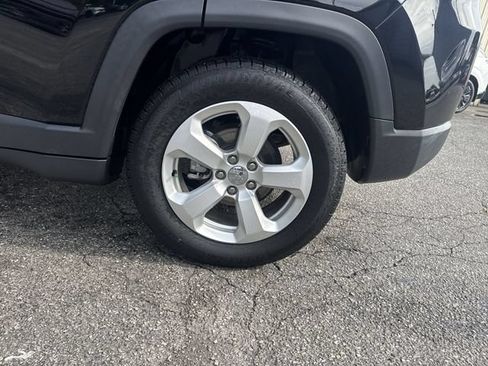 Used 2018 Jeep Compass Latitude FWD image 31