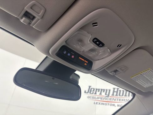 Used 2022 Chevrolet Bolt EUV LT w/ Convenience Package image 19