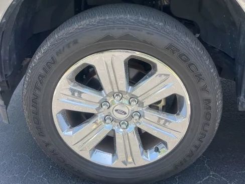 Used 2018 Ford F150 XLT w/ Equipment Group 302A Luxury AWD/4WD image 17