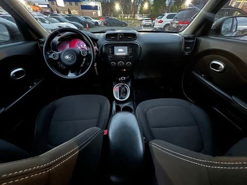 Used 2019 Kia Soul image 2
