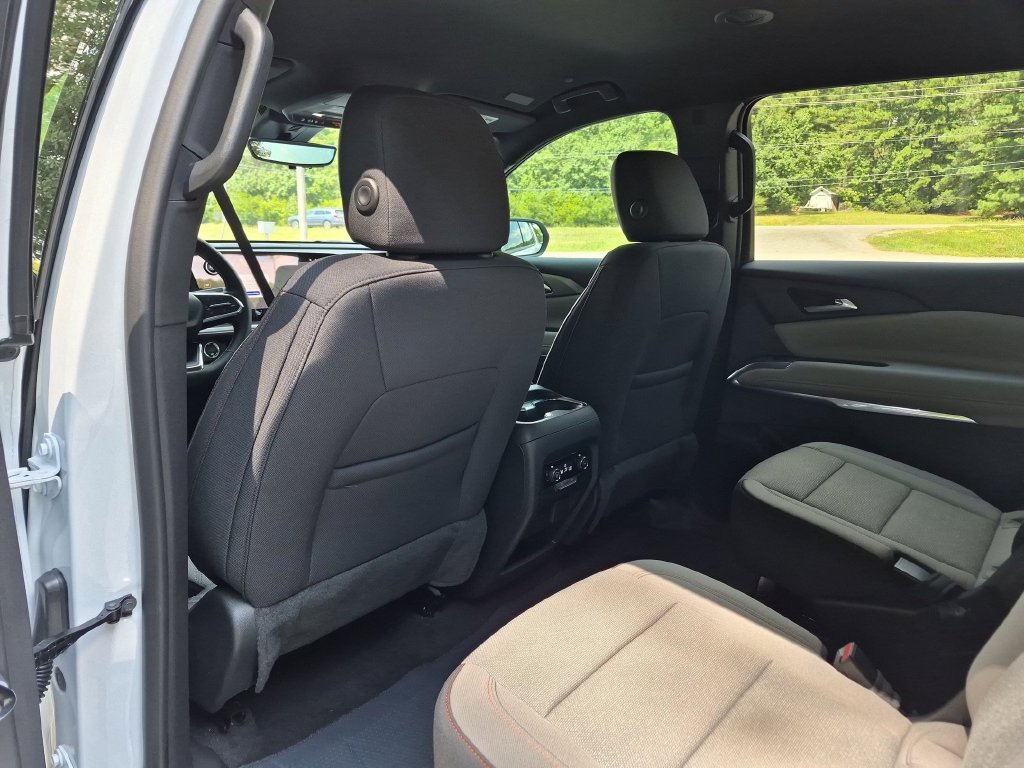 New 2027 Chevrolet Traverse LT FWD image 34