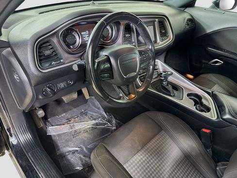 Used 2022 Dodge Challenger SXT image 23