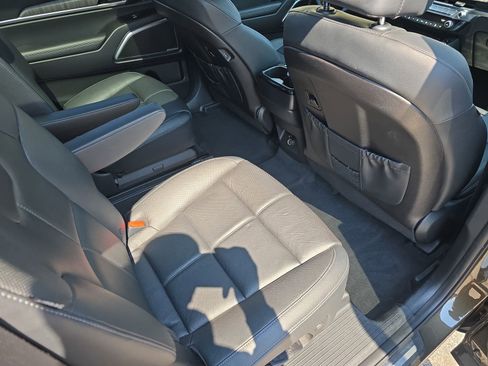 Used 2024 Kia Telluride SX w/ Towing Package image 12