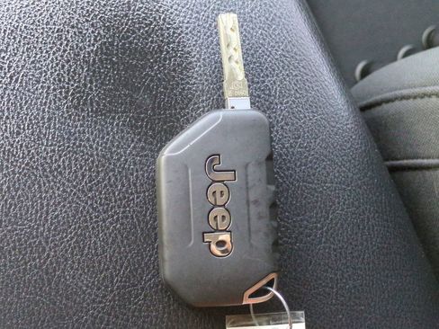 Used 2020 Jeep Wrangler Sport image 29