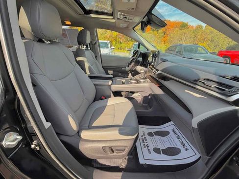 Used 2024 Toyota Sienna XLE image 19