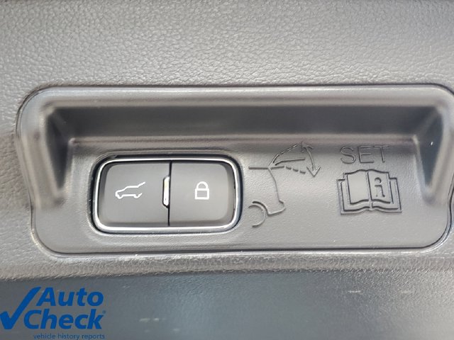 Used 2022 Ford Explorer XLT w/ Equipment Group 202A RWD image 11