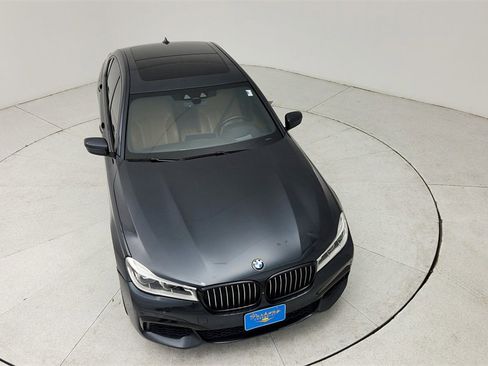 Used 2017 BMW 750i xDrive image 41