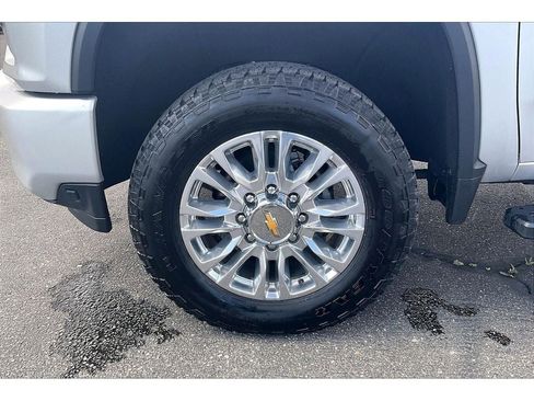 Used 2022 Chevrolet Silverado 3500 High Country w/ Z71 Off-Road Package AWD/4WD image 9