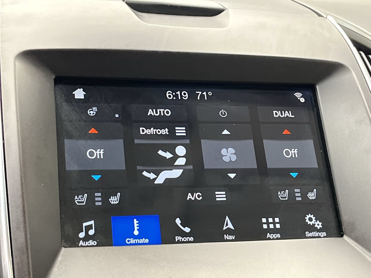 Used 2018 Ford Edge Titanium w/ Equipment Group 302A AWD/4WD image 21