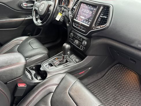 Used 2020 Jeep Cherokee Trailhawk image 16