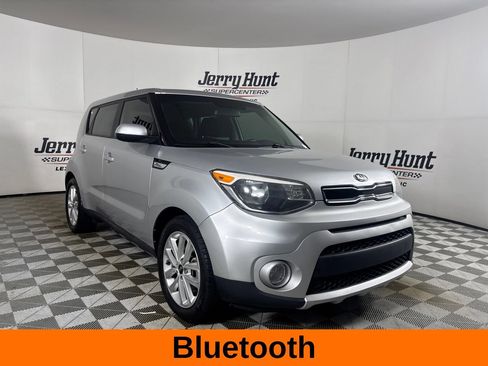 Used 2018 Kia Soul + FWD image 4
