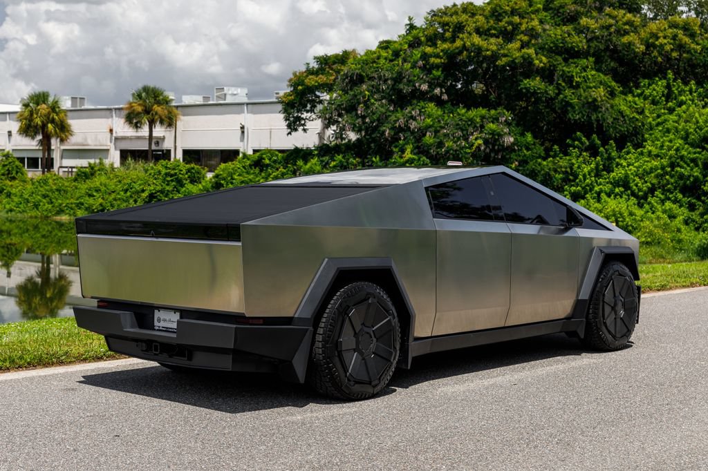 Used 2024 Tesla Cybertruck AWD Crew Cab image 3