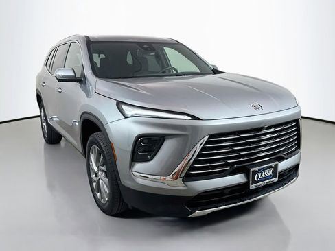 Used 2025 Buick Enclave Preferred FWD image 1
