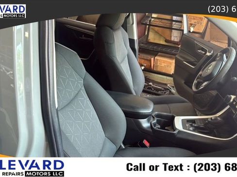 Used 2021 Toyota RAV4 XLE AWD/4WD image 39